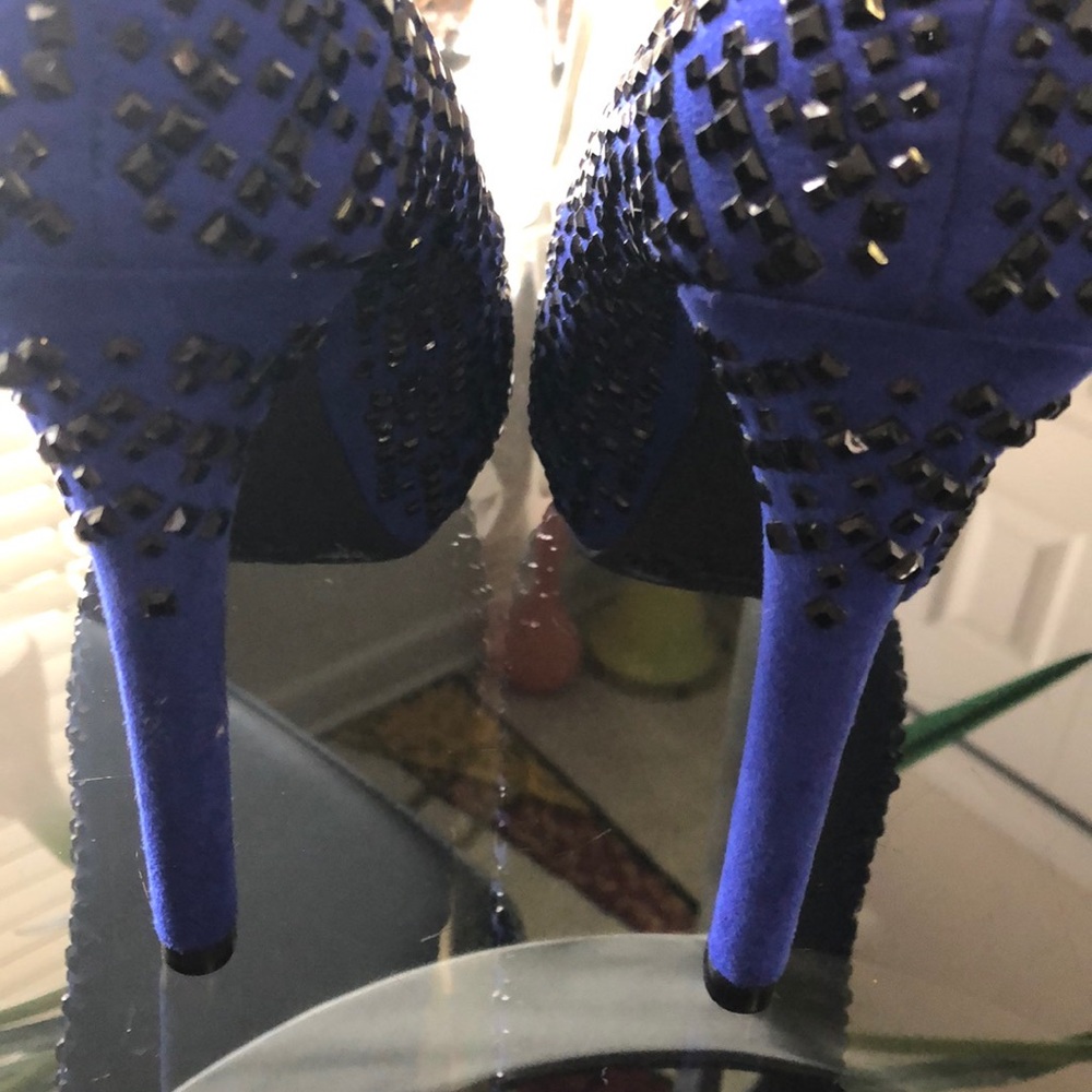 Shoes - Picture 4 of 5